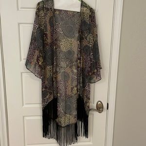 Zouk paisley print Kimono with fringe bottom, size M/L